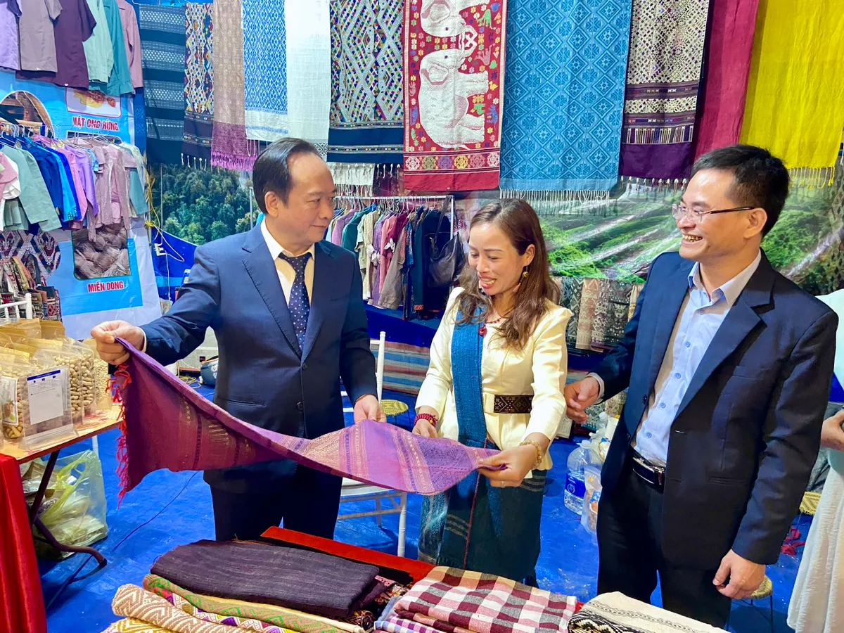 Rực rỡ sắc xuân tại Hội chợ Xuân Điện Biên 2026 - Ảnh 5.