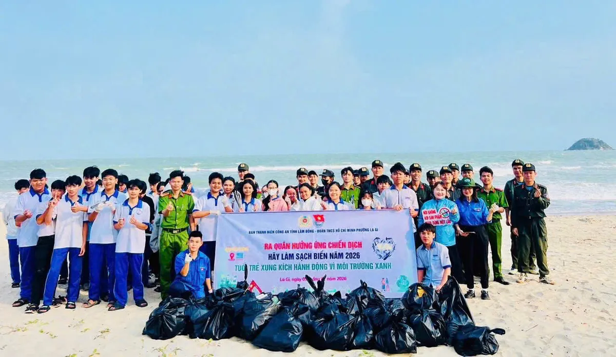 Tuổi trẻ Công an Lâm Đồng: Mang "Xuân tình nguyện" về với biển đảo quê hương - Ảnh 2.