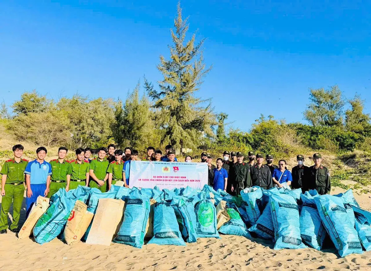 Tuổi trẻ Công an Lâm Đồng: Mang "Xuân tình nguyện" về với biển đảo quê hương - Ảnh 4.