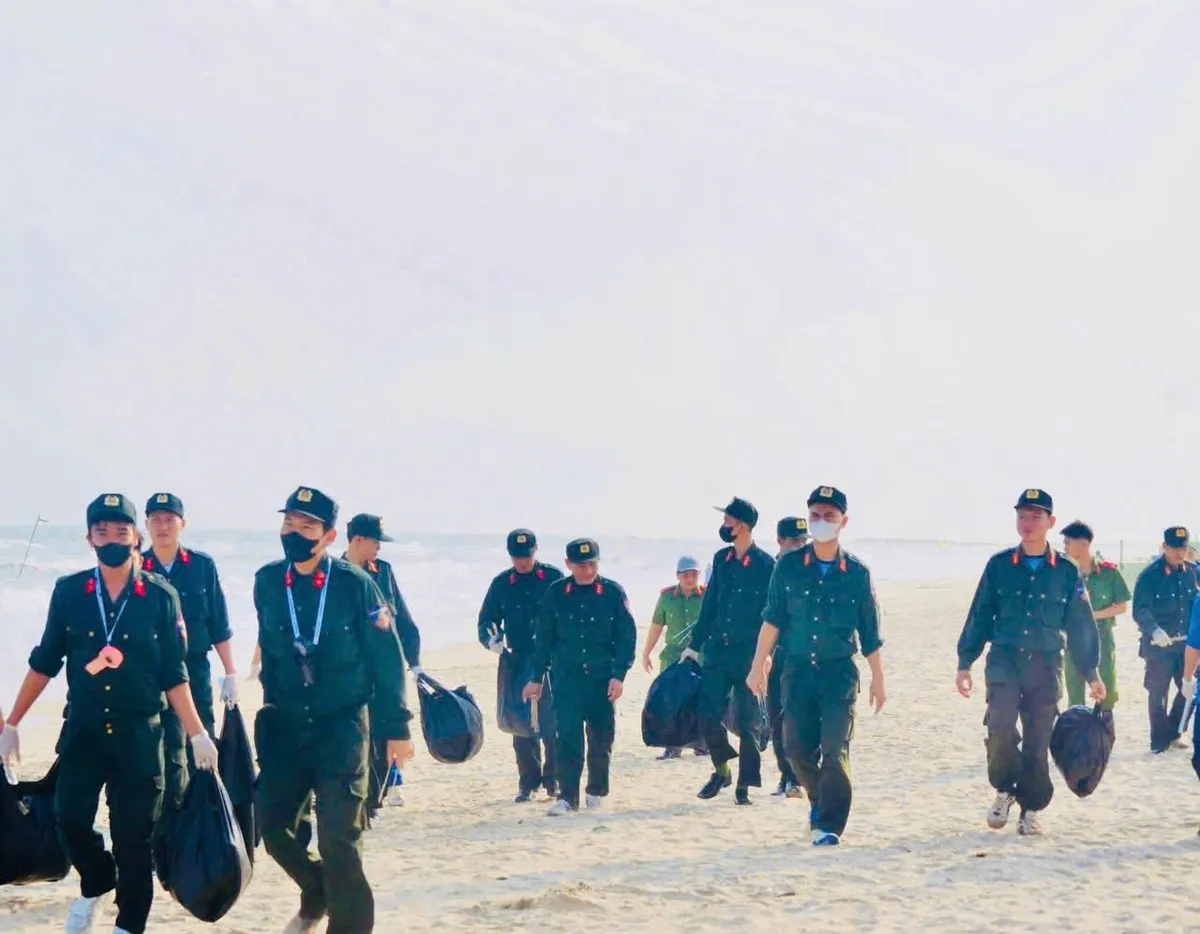 Tuổi trẻ Công an Lâm Đồng: Mang "Xuân tình nguyện" về với biển đảo quê hương - Ảnh 3.