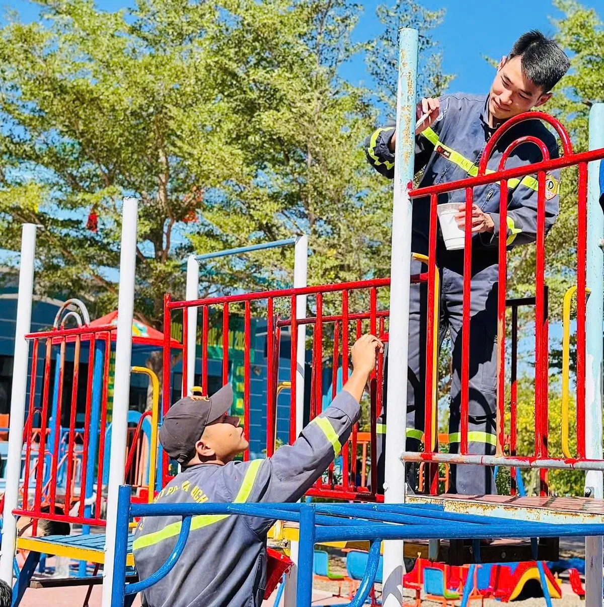 Tuổi trẻ Công an Lâm Đồng: Mang "Xuân tình nguyện" về với biển đảo quê hương - Ảnh 6.