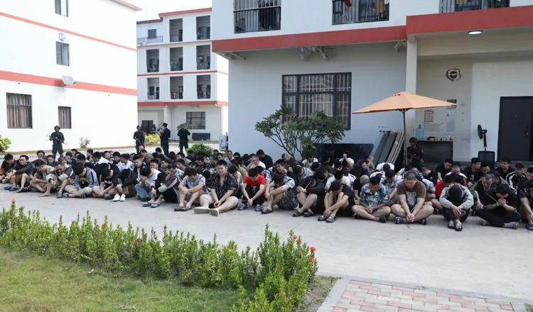 Campuchia tuy&ecirc;n bố đ&oacute;ng cửa gần 200 trung t&acirc;m lừa đảo xuy&ecirc;n quốc gia - Ảnh 1.