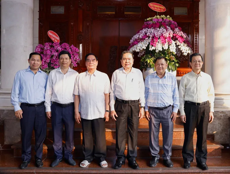 Chủ tịch Quốc hội Trần Thanh Mẫn thăm, chúc Tết nguyên lãnh đạo Đảng, Nhà nước - Ảnh 3.