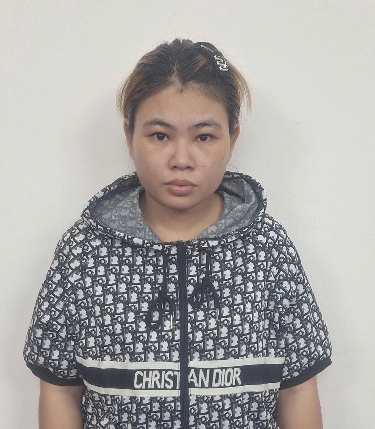 Khởi tố người phụ nữ lập d&acirc;y bi&ecirc;u tr&ecirc;n Facebook chiếm đoạt tiền của nhiều người- Ảnh 1.