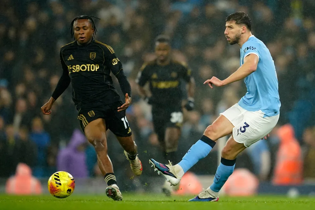 Thị uy sức mạnh, Man City &aacute;p s&aacute;t ng&ocirc;i đầu Arsenal- Ảnh 1.