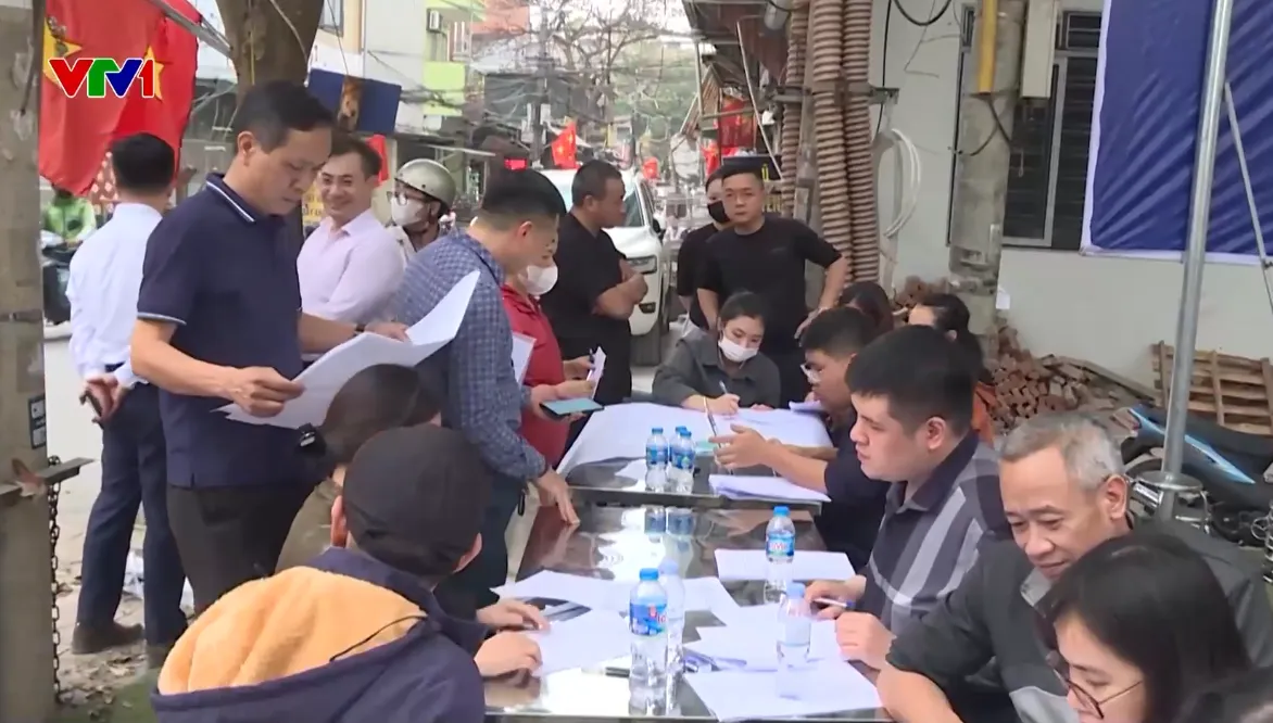 Nhiều người d&acirc;n H&agrave; Nội đồng thuận b&agrave;n giao mặt bằng cho c&aacute;c dự &aacute;n trước Tết - Ảnh 1.