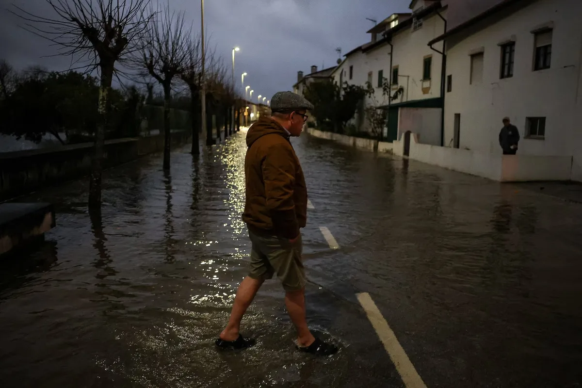 B&atilde;o Nils g&acirc;y thiệt hại, T&acirc;y Ban Nha v&agrave; Bồ Đ&agrave;o Nha b&aacute;o động - Ảnh 1.