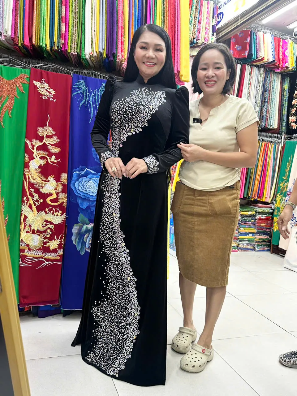 Đằng sau c&acirc;u chuyện g&acirc;y sốt về dịch vụ may &aacute;o d&agrave;i cấp tốc dịp Tết B&iacute;nh Ngọ - Ảnh 1.