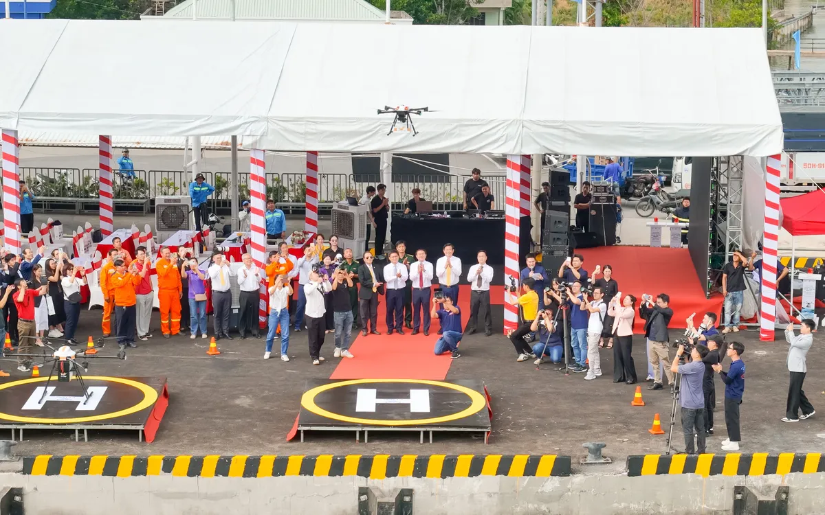 UAV của CT UAV mang theo kiện hàng nặng 2 kg thực hiện chuyến bay biển Cần Giờ - Vũng Tàu 