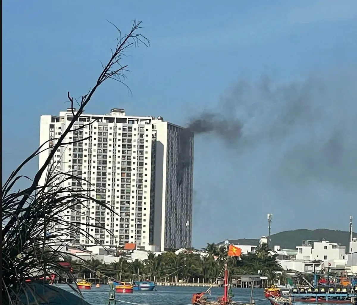 Ch&aacute;y căn hộ tầng 16 chung cư ở Kh&aacute;nh H&ograve;a, 2 người tử vong thương t&acirc;m - Ảnh 1.