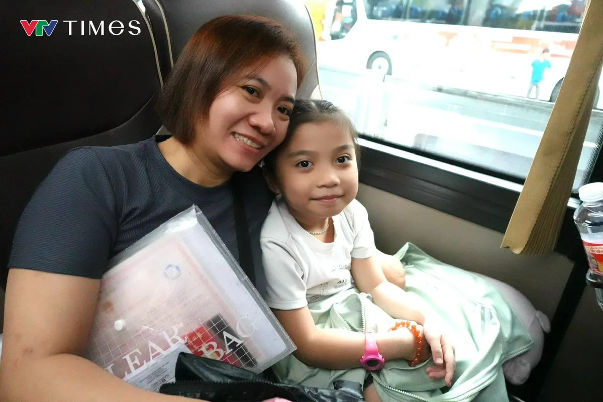 Những chuyến xe m&ugrave;a xu&acirc;n cuối c&ugrave;ng lăn b&aacute;nh đưa c&ocirc;ng nh&acirc;n về qu&ecirc; đ&oacute;n Tết - Ảnh 11.