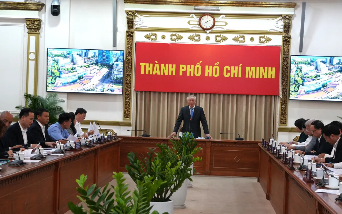 Phó Thủ tướng Thường trực Nguyễn Hòa Bình, Ban Chỉ đạo Trung tâm Tài chính Quốc tế Việt Nam làm việc với hai Ban điều hành tại TP Hồ Chí Minh và Đà Nẵng. 