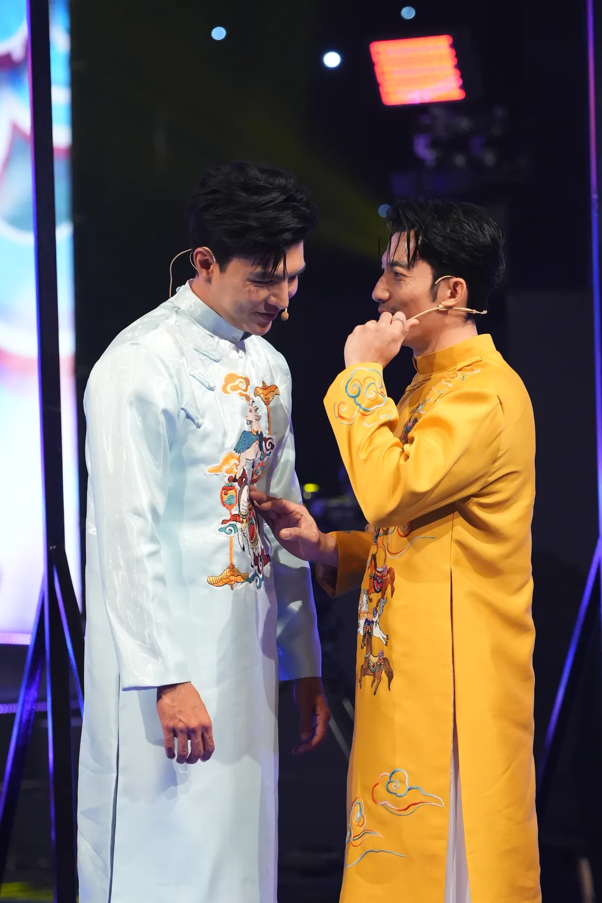 Steven Nguyễn đ&oacute;n sinh nhật bất ngờ trong hậu trường "12 Con gi&aacute;p - Sắc xu&acirc;n"- Ảnh 5.