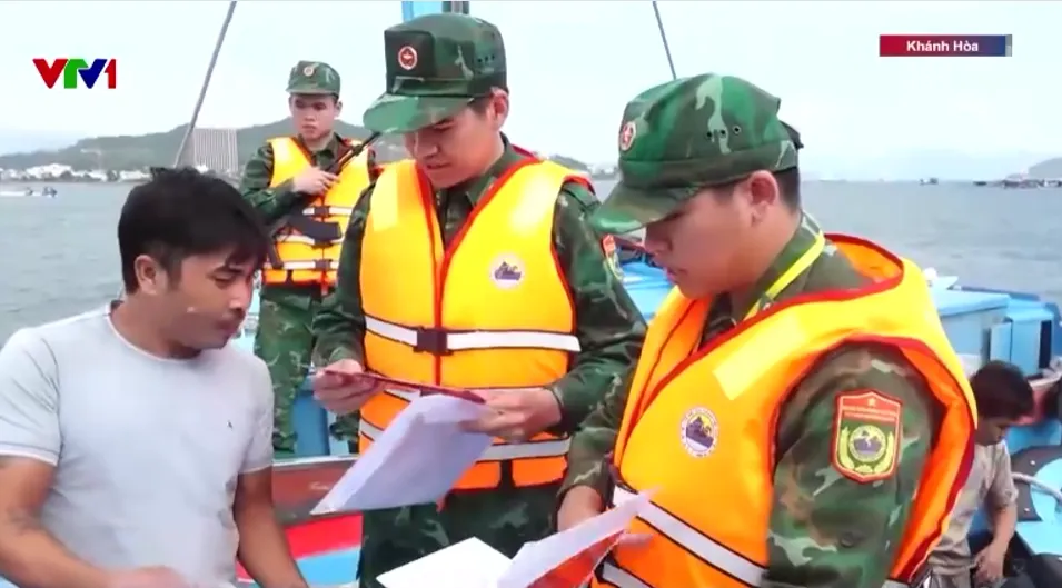 Ngư d&acirc;n b&aacute;m biển xuy&ecirc;n Tết, mong m&ugrave;a c&aacute; bội thu - Ảnh 1.