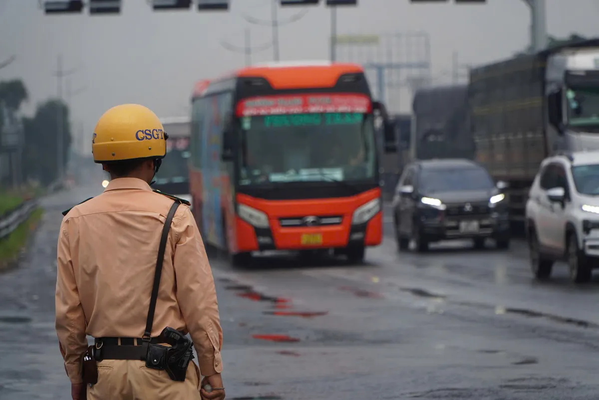 S&acirc;n bay T&acirc;n Sơn Nhất đ&oacute;n kỷ lục hơn 156.000 kh&aacute;ch, cửa ng&otilde; Th&agrave;nh phố Hồ Ch&iacute; Minh "nghẹt thở" ng&agrave;y 25 Tết - Ảnh 8.