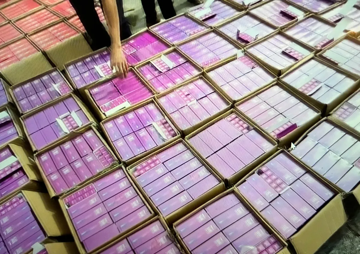 Khởi tố vụ bu&ocirc;n lậu hơn 9 tỷ đồng qua cửa khẩu Cha Lo: Thu giữ lượng lớn thuốc l&aacute; điện tử - Ảnh 2.