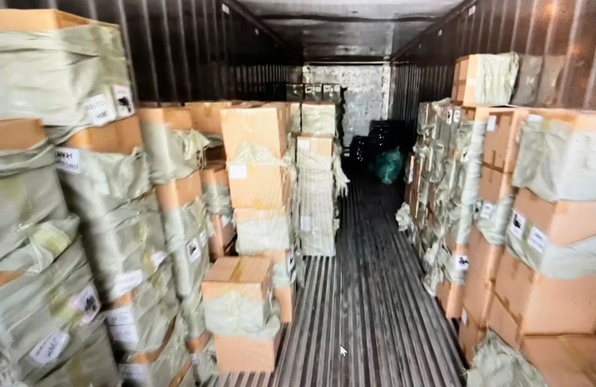 Khởi tố vụ bu&ocirc;n lậu hơn 9 tỷ đồng qua cửa khẩu Cha Lo: Thu giữ lượng lớn thuốc l&aacute; điện tử - Ảnh 1.