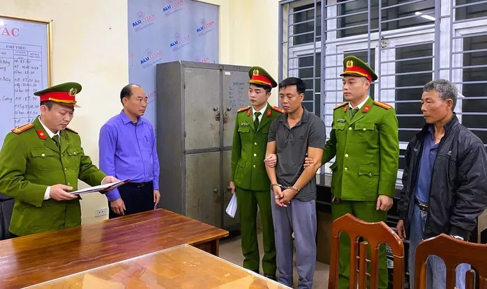 Đang trốn truy n&atilde; vẫn giả danh c&ocirc;ng an lừa đảo 65 tỷ đồng- Ảnh 1.