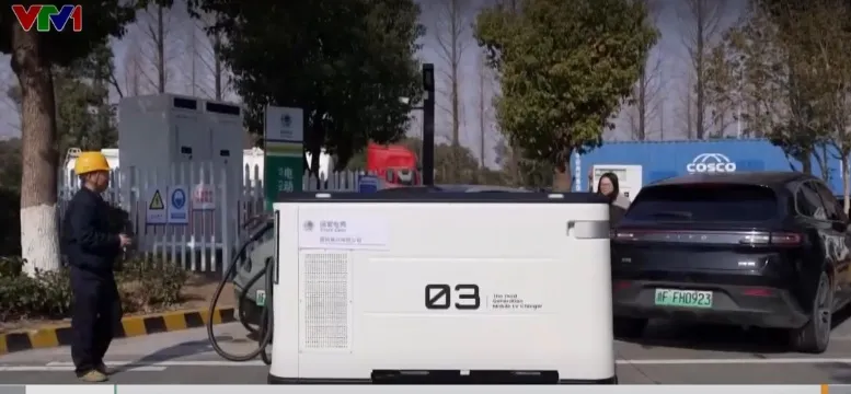 Sạc di động th&ocirc;ng minh hỗ trợ cao điểm đi lại tại Trung Quốc  - Ảnh 1.