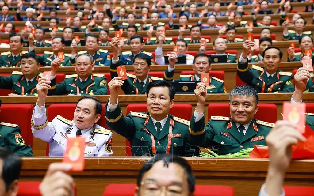 Đại biểu biểu quyết thông qua Nghị quyết Đại hội XIV của Đảng. Ảnh minh họa: TTXVN