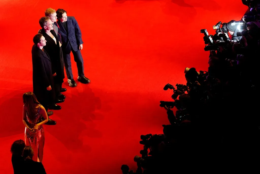 Dương Tử Quỳnh nhận giải Th&agrave;nh tựu trong lễ khai mạc Li&ecirc;n hoan phim Berlin - Ảnh 2.