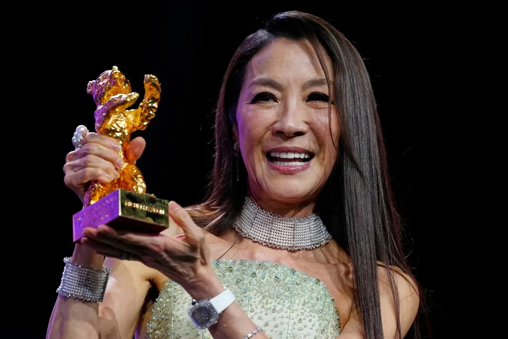 Dương Tử Quỳnh nhận giải Th&agrave;nh tựu trong lễ khai mạc Li&ecirc;n hoan phim Berlin - Ảnh 6.