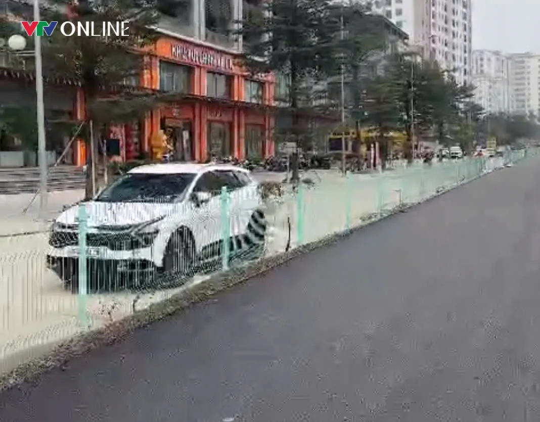 H&agrave; Nội: Rải nhựa một phần đường Nguyễn Cảnh Dị phục vụ người d&acirc;n đi lại dịp Tết - Ảnh 3.