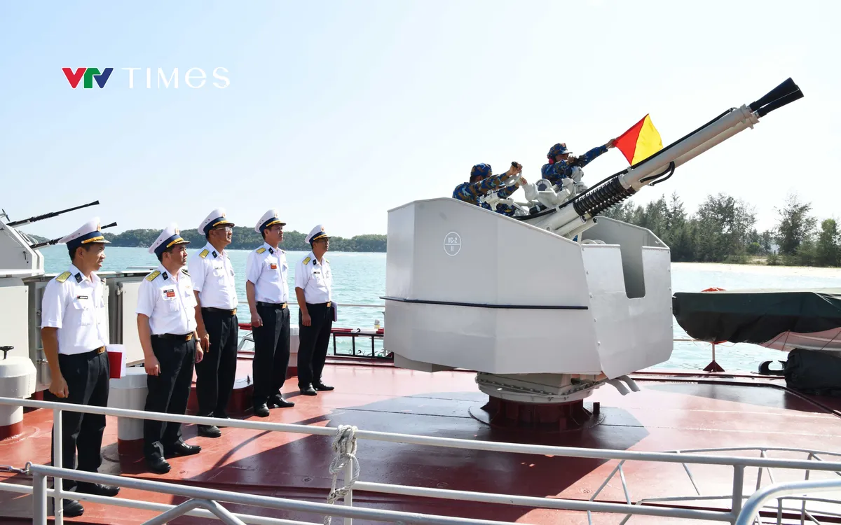 Đoàn công tác kiểm tra công tác SSCĐ tại Tàu 253, Hải đội 512, Lữ đoàn 127.