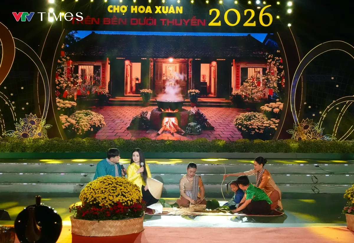 Rực rỡ đ&ecirc;m khai mạc Chợ hoa Xu&acirc;n &ldquo;Tr&ecirc;n bến dưới thuyền&rdquo; Tết B&iacute;nh Ngọ 2026 - Ảnh 9.