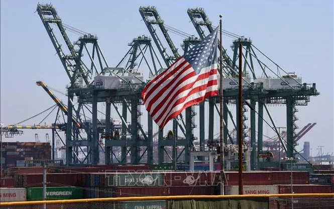 Cảng container hàng hóa Long Beach ở Los Angeles, Mỹ. Ảnh (tư liệu): AFP/TTXVN