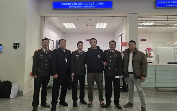 Bàn giao đối tượng truy nã cho Cảnh sát Quốc gia Hàn Quốc