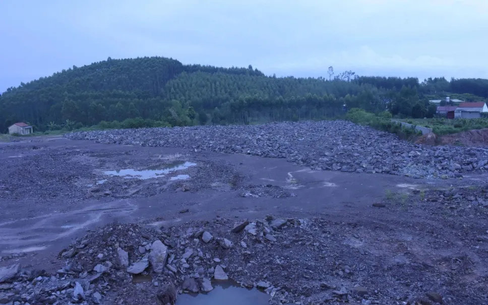 Hiện trường khai thác khoáng sản trái phép của Công ty TNHH Trung Hiếu.