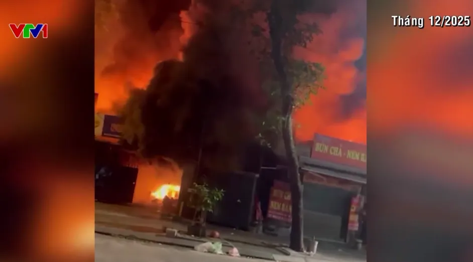 Hơn một th&aacute;ng sau hỏa hoạn, tiểu thương chợ Xanh mong sớm được bố tr&iacute; chỗ b&aacute;n - Ảnh 1.