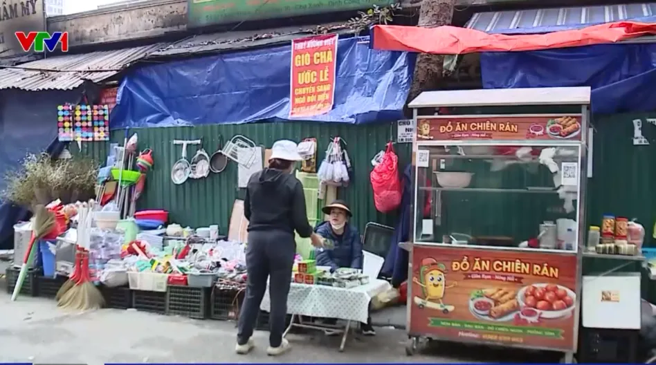 Hơn một th&aacute;ng sau hỏa hoạn, tiểu thương chợ Xanh mong sớm được bố tr&iacute; chỗ b&aacute;n - Ảnh 4.