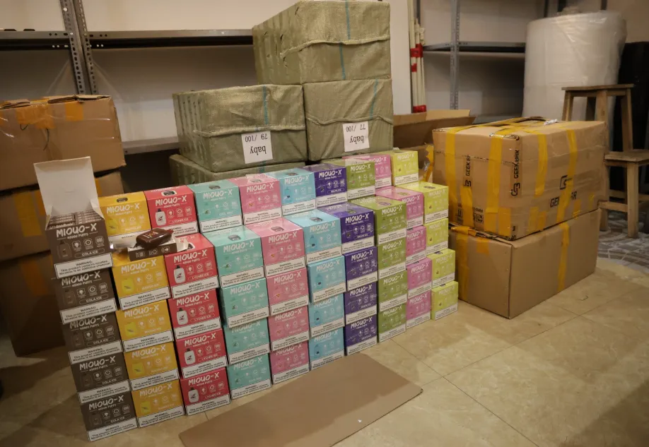 Triệt ph&aacute; đường d&acirc;y thuốc l&aacute; điện tử quy m&ocirc; đặc biệt lớn, thu giữ gần 50.000 sản phẩm trị gi&aacute; hơn 8,7 tỷ đồng - Ảnh 3.