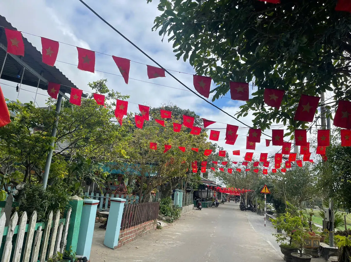 Đảo C&ugrave; Lao Ch&agrave;m rộn r&agrave;ng kh&ocirc;ng kh&iacute; Tết- Ảnh 2.