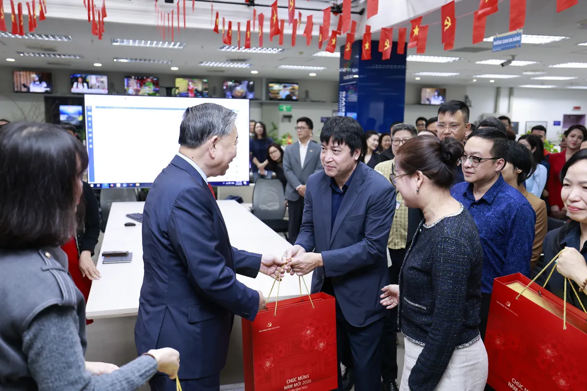Tổng B&iacute; thư T&ocirc; L&acirc;m thăm, động vi&ecirc;n c&aacute;n bộ, ph&oacute;ng vi&ecirc;n Đ&agrave;i Truyền h&igrave;nh Việt Nam nh&acirc;n dịp Tết B&iacute;nh Ngọ - Ảnh 6.