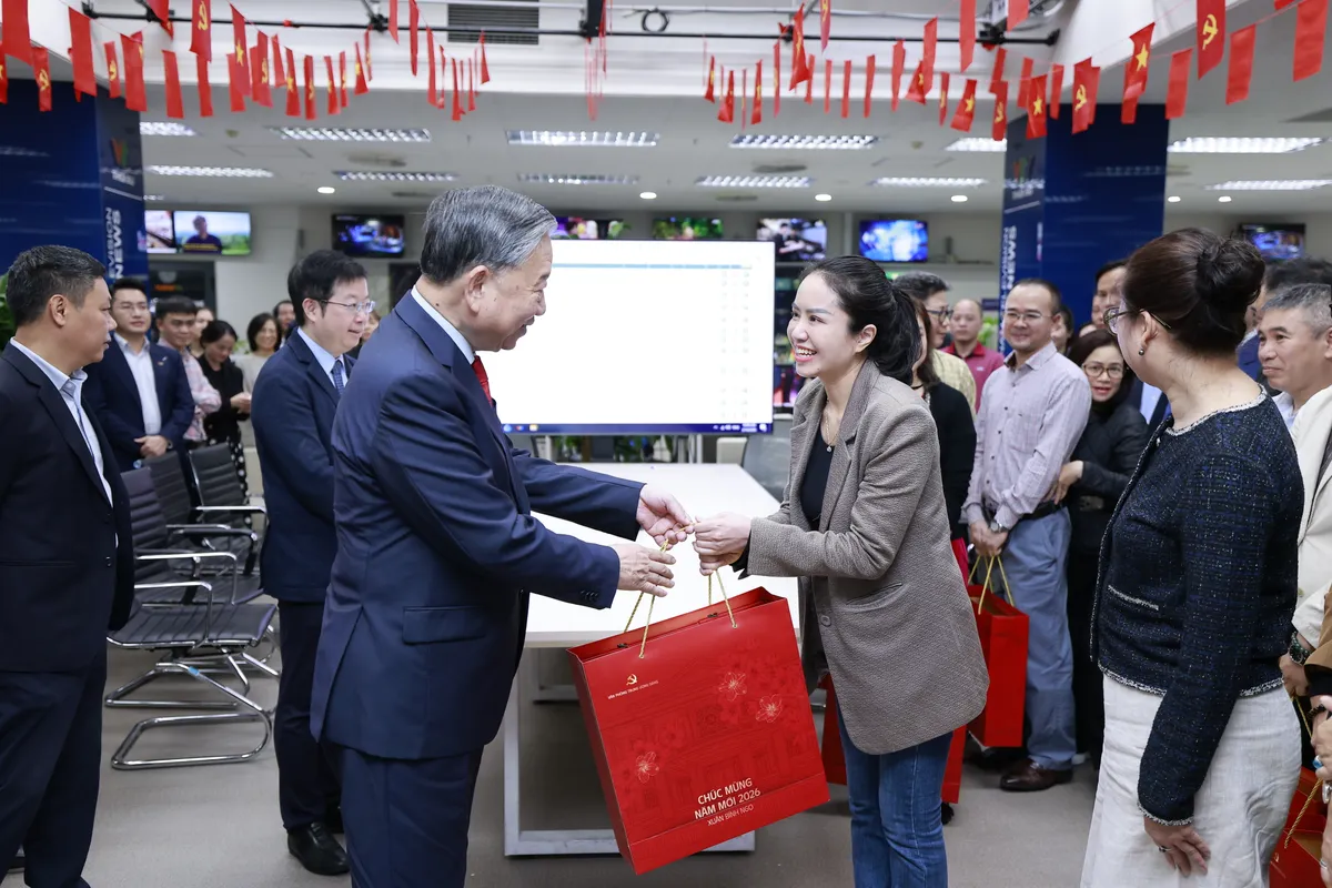 Tổng B&iacute; thư T&ocirc; L&acirc;m thăm, động vi&ecirc;n c&aacute;n bộ, ph&oacute;ng vi&ecirc;n Đ&agrave;i Truyền h&igrave;nh Việt Nam nh&acirc;n dịp Tết B&iacute;nh Ngọ - Ảnh 7.