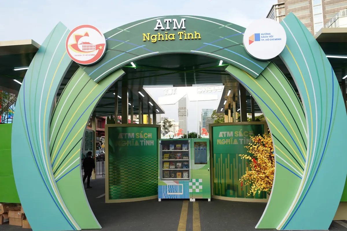 Đường sách Tết Bính Ngọ lộ diện trước ngày khai mạc - Ảnh 8.