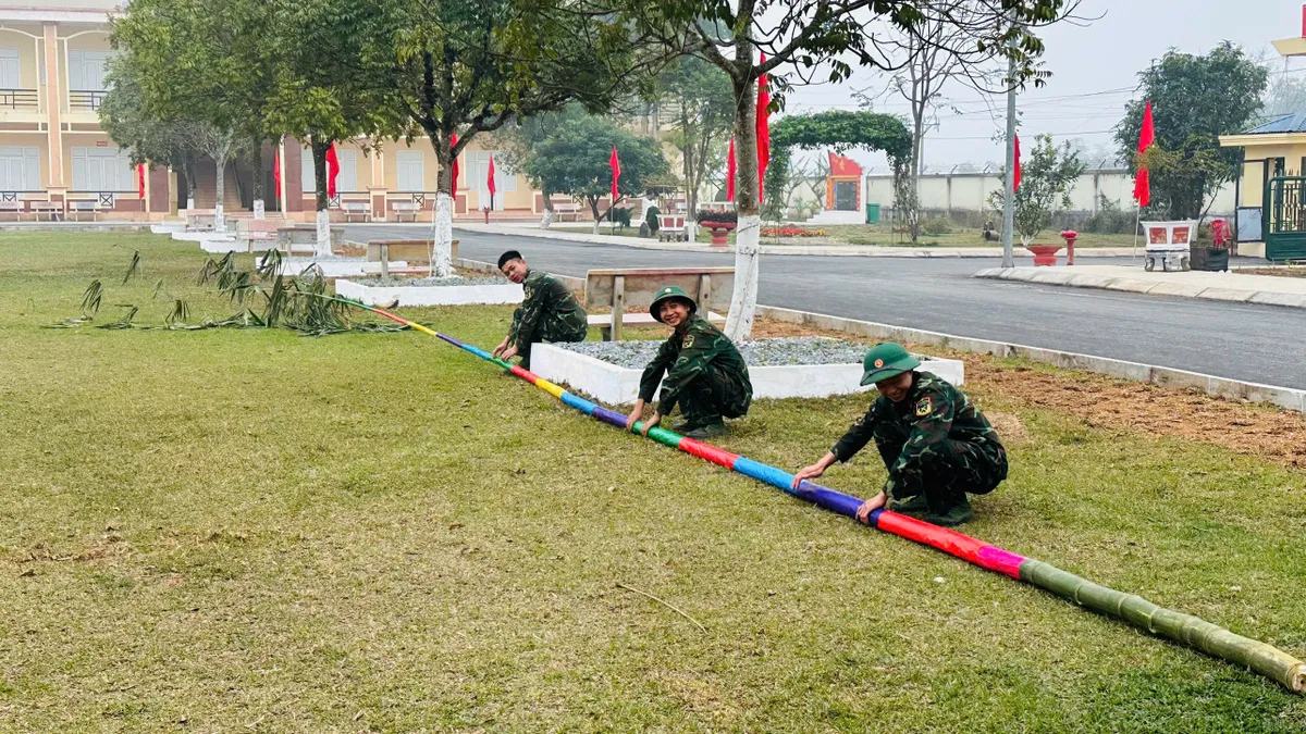 Th&aacute;i Nguy&ecirc;n: Những &ldquo;người l&iacute;nh cụ Hồ&rdquo; dệt sắc Xu&acirc;n giữa l&ograve;ng doanh trại - Ảnh 11.