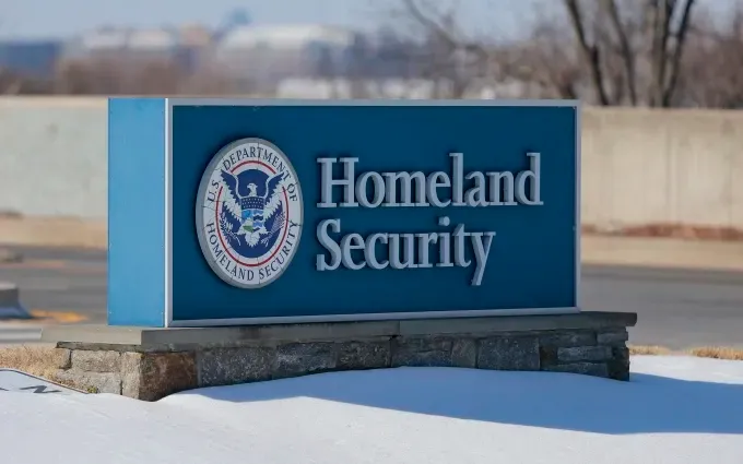Biển hiệu Bộ An ninh Nội địa Mỹ tại thủ đô Washington ngày 13/2 (Ảnh: AFP)