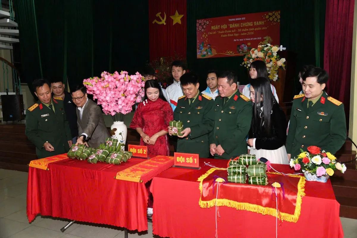 Th&aacute;i Nguy&ecirc;n: Những &ldquo;người l&iacute;nh cụ Hồ&rdquo; dệt sắc Xu&acirc;n giữa l&ograve;ng doanh trại - Ảnh 1.