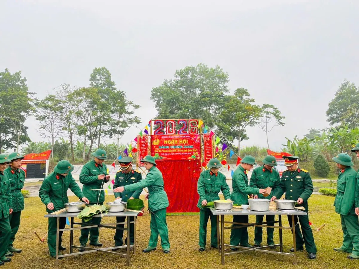 Th&aacute;i Nguy&ecirc;n: Những &ldquo;người l&iacute;nh cụ Hồ&rdquo; dệt sắc Xu&acirc;n giữa l&ograve;ng doanh trại - Ảnh 13.