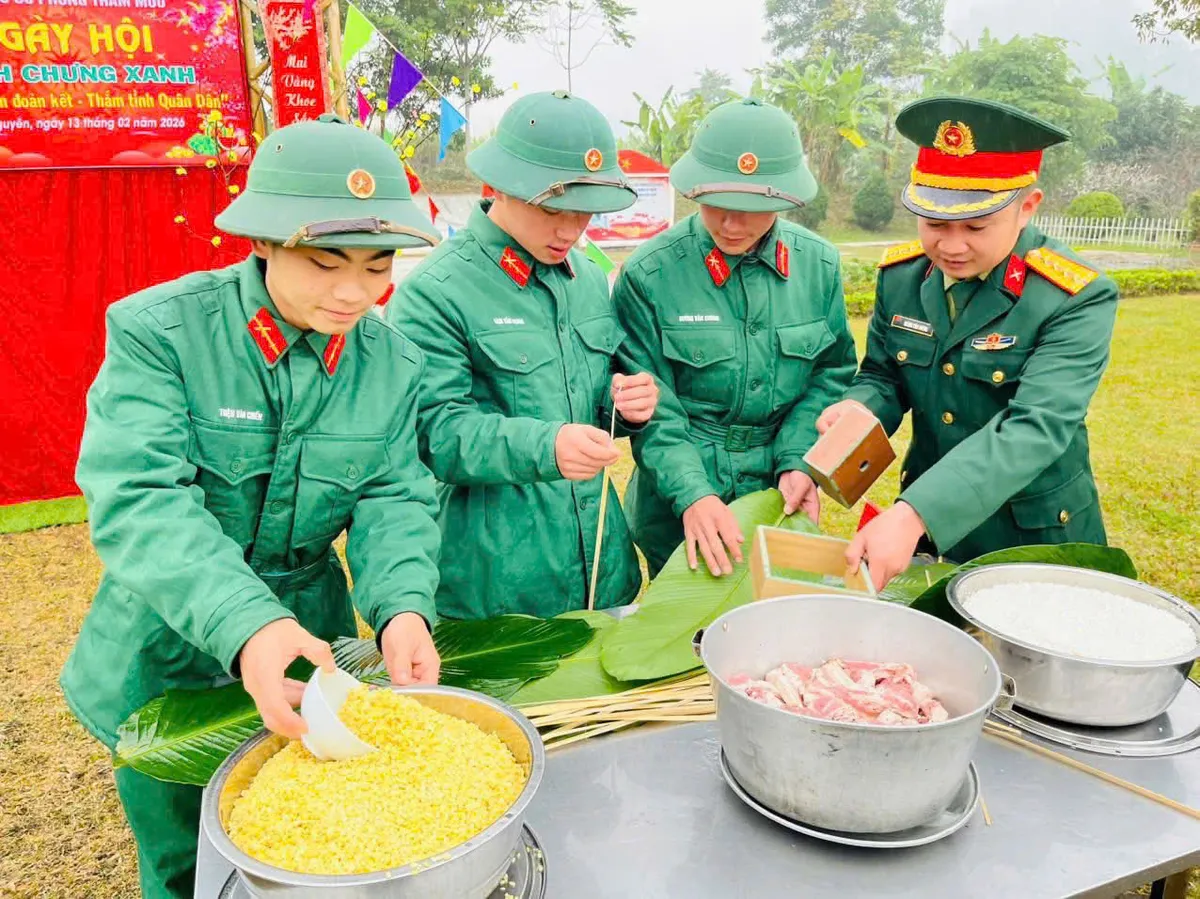 Th&aacute;i Nguy&ecirc;n: Những &ldquo;người l&iacute;nh cụ Hồ&rdquo; dệt sắc Xu&acirc;n giữa l&ograve;ng doanh trại - Ảnh 12.