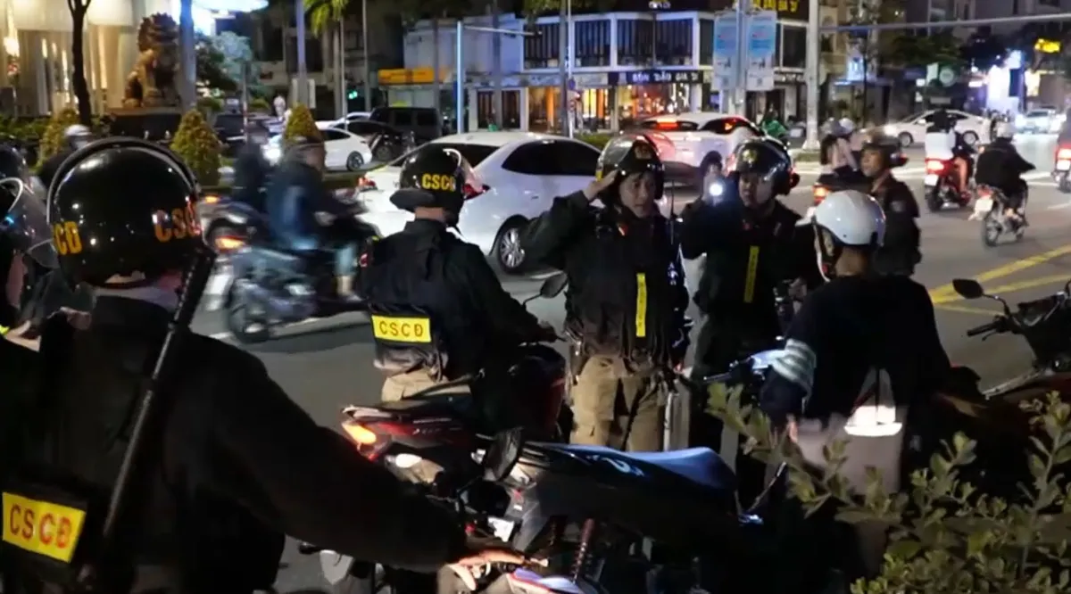 Những "v&ograve;ng xe" tuần tra kh&ocirc;ng nghỉ- Ảnh 2.