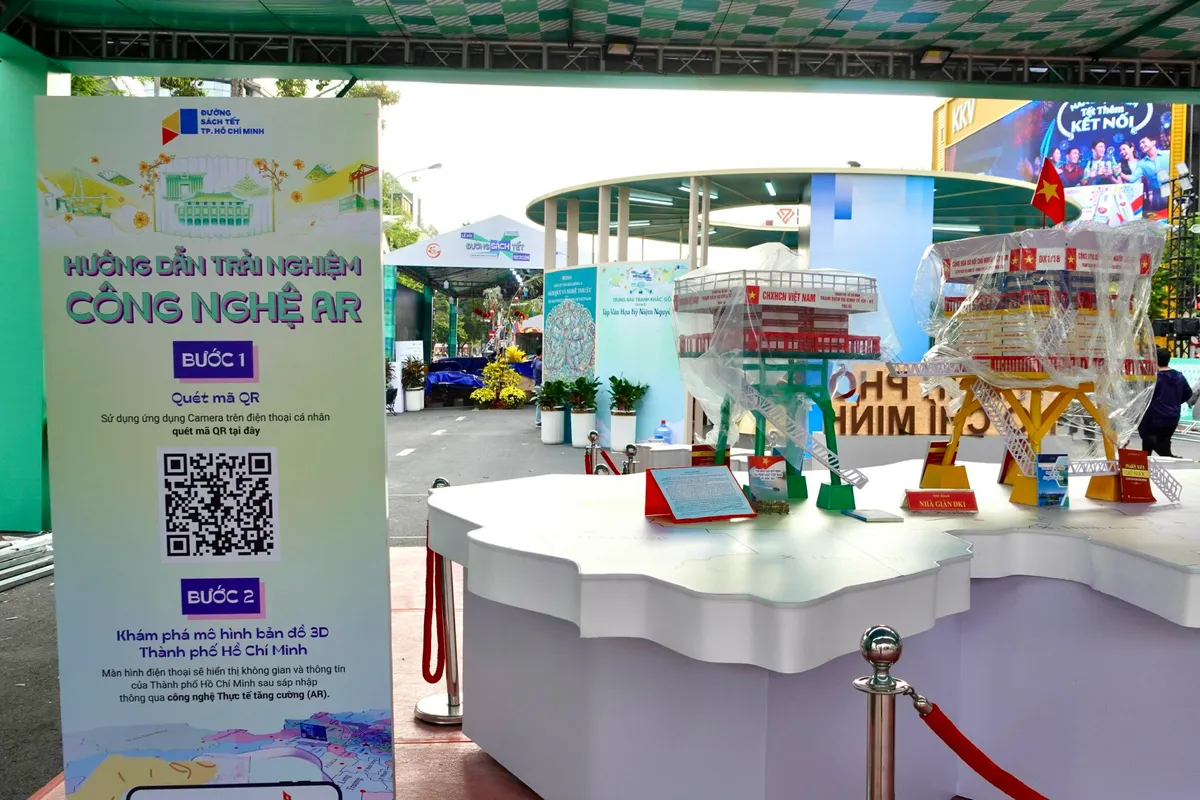 Đường sách Tết Bính Ngọ lộ diện trước ngày khai mạc - Ảnh 2.