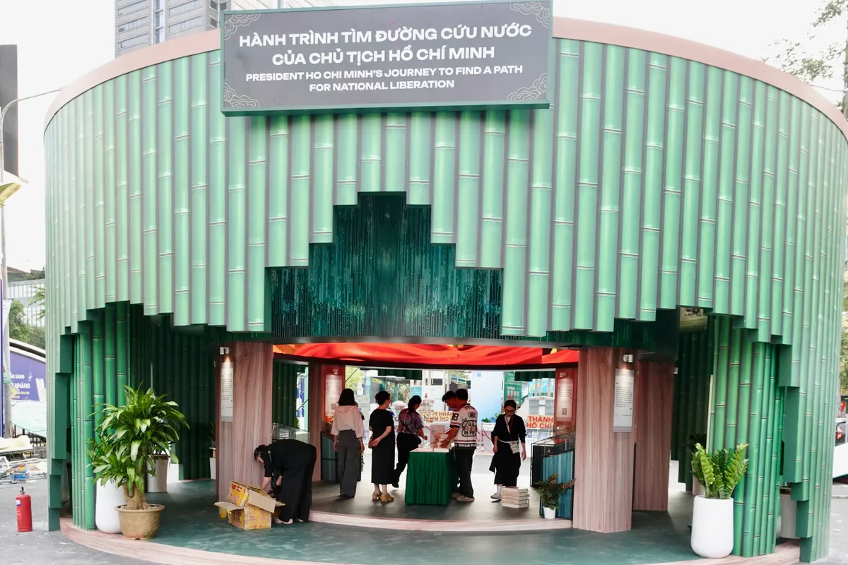 Đường sách Tết Bính Ngọ lộ diện trước ngày khai mạc - Ảnh 3.