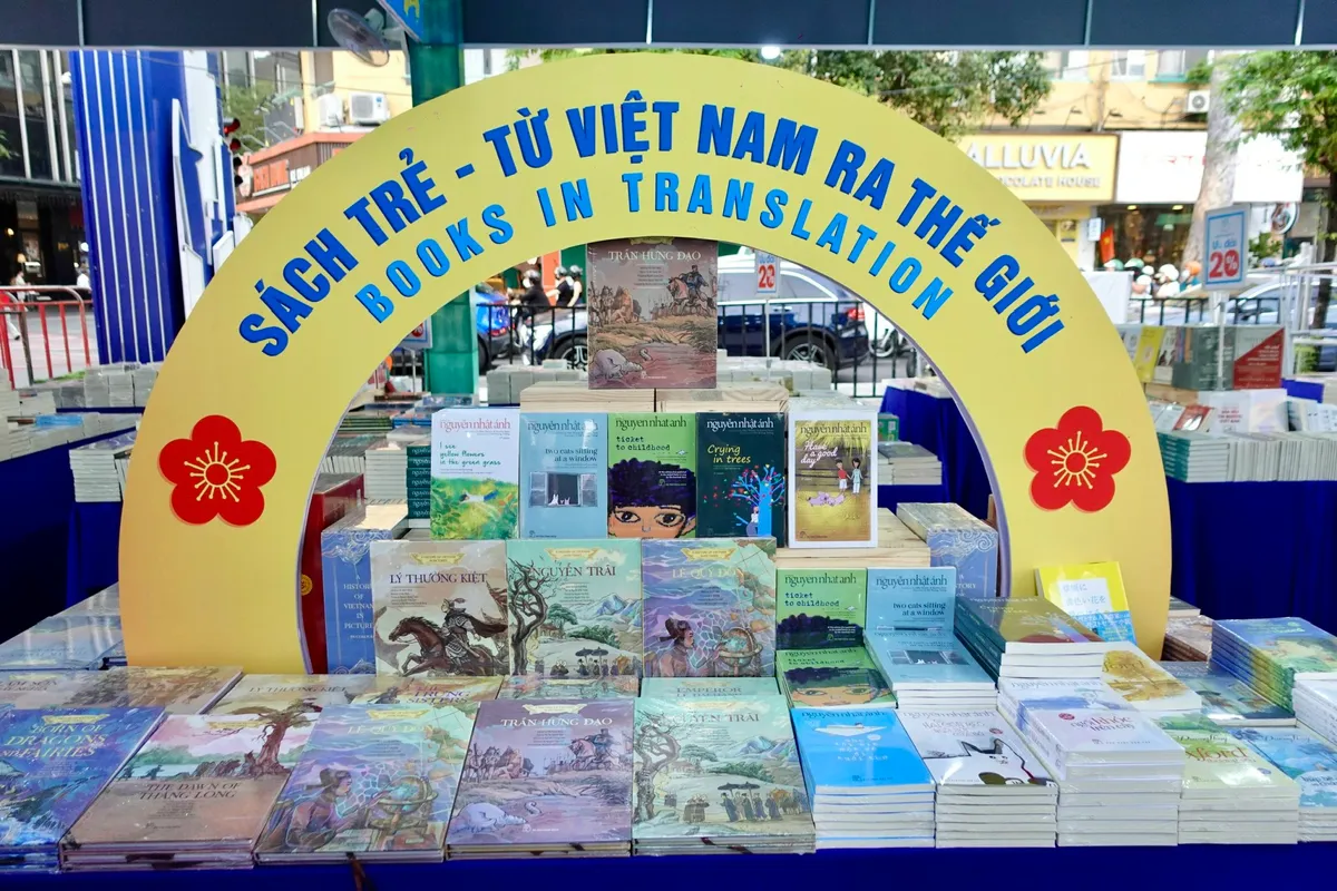 Đường sách Tết Bính Ngọ lộ diện trước ngày khai mạc - Ảnh 11.