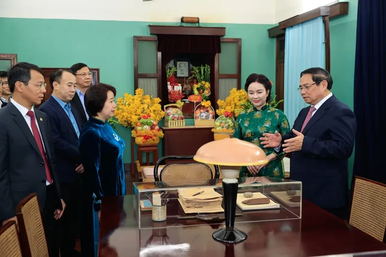 Thủ tướng Phạm Minh Ch&iacute;nh d&acirc;ng hương tưởng nhớ Chủ tịch Hồ Ch&iacute; Minh tại Nh&agrave; 67 - Ảnh 2.