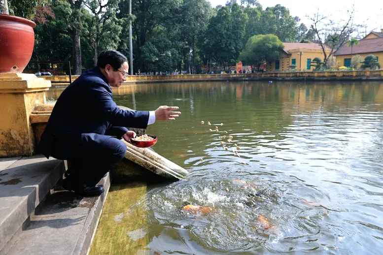 Thủ tướng Phạm Minh Ch&iacute;nh d&acirc;ng hương tưởng nhớ Chủ tịch Hồ Ch&iacute; Minh tại Nh&agrave; 67 - Ảnh 3.